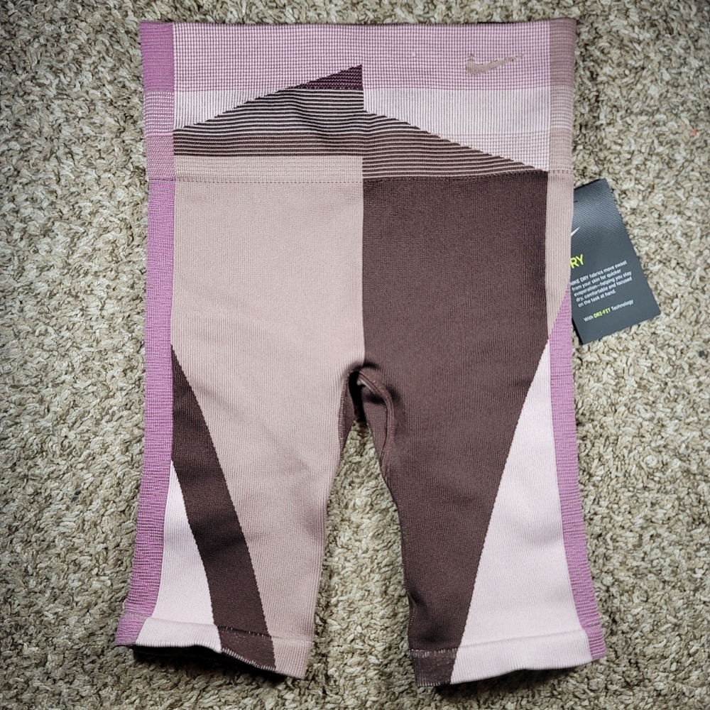 Nike Icon Clash Sculpt Seamless 8" Training Shorts